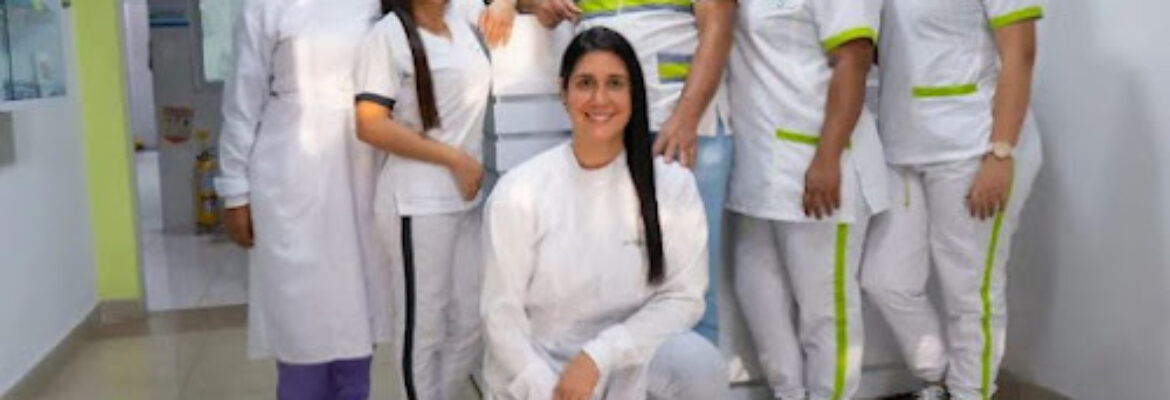 Dra. Joanna Daza Tabares Especialista en Periodoncia – Clínica Valle Sonrisas