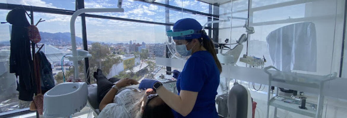 Dra. Eliana Cruz – Rehabilitación Oral, Diseño de Sonrisa e Implantes Dentales | Unicentro Bogotá