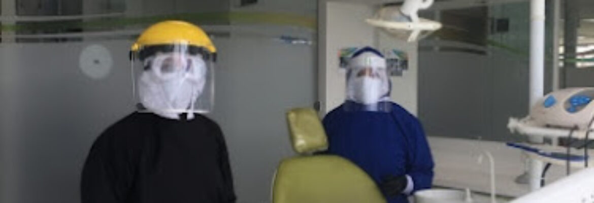 Dra. Adriana Caiza Rosero, Odontólogo